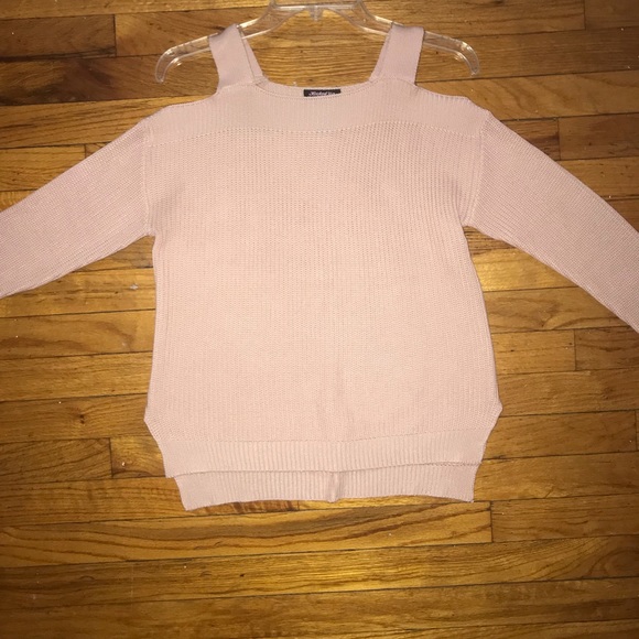 Beautiful cut out sweater. - Picture 3 of 4